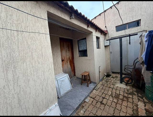 3 BEDROOM HOUSE FOR SALE IN VOSLOORUS EXT